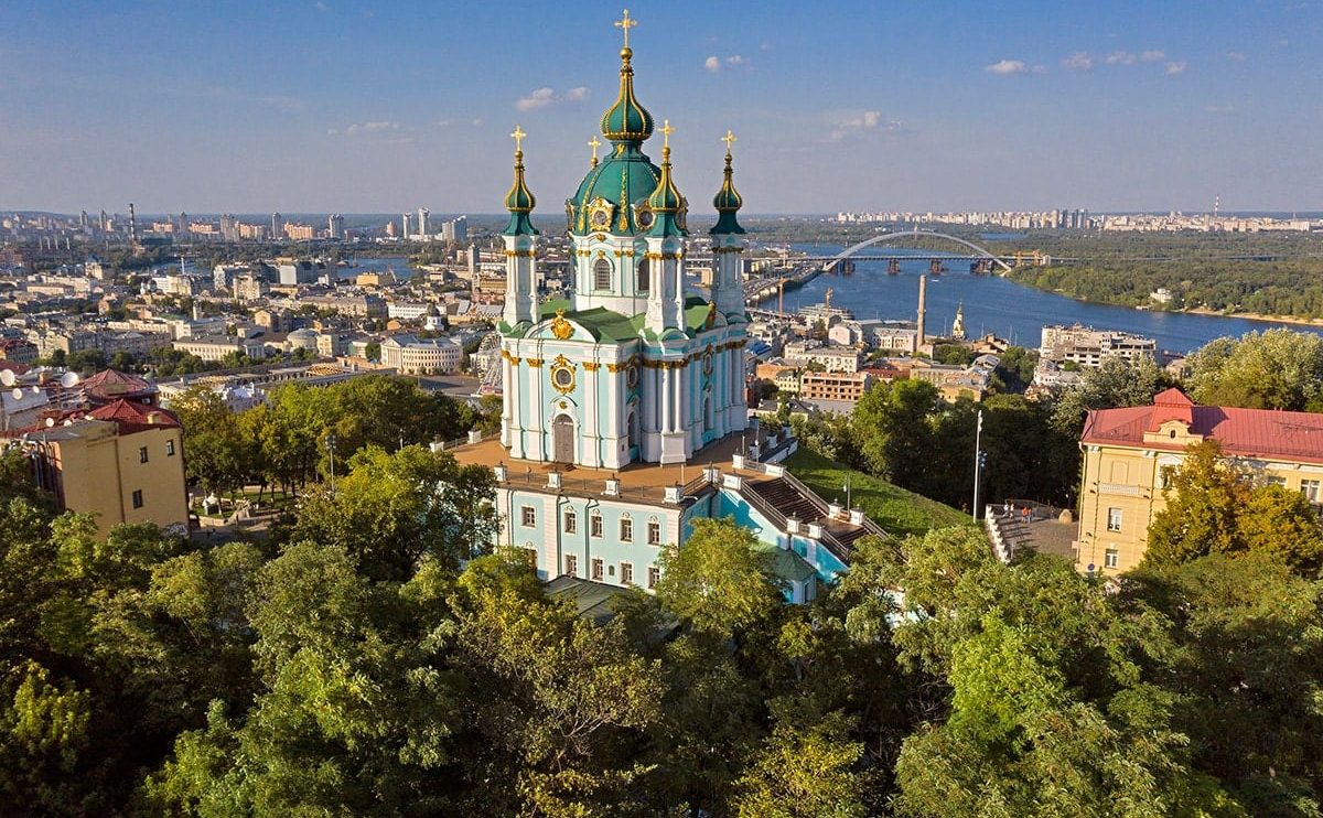 Вид на Київ та Андріївську церкву з висоти