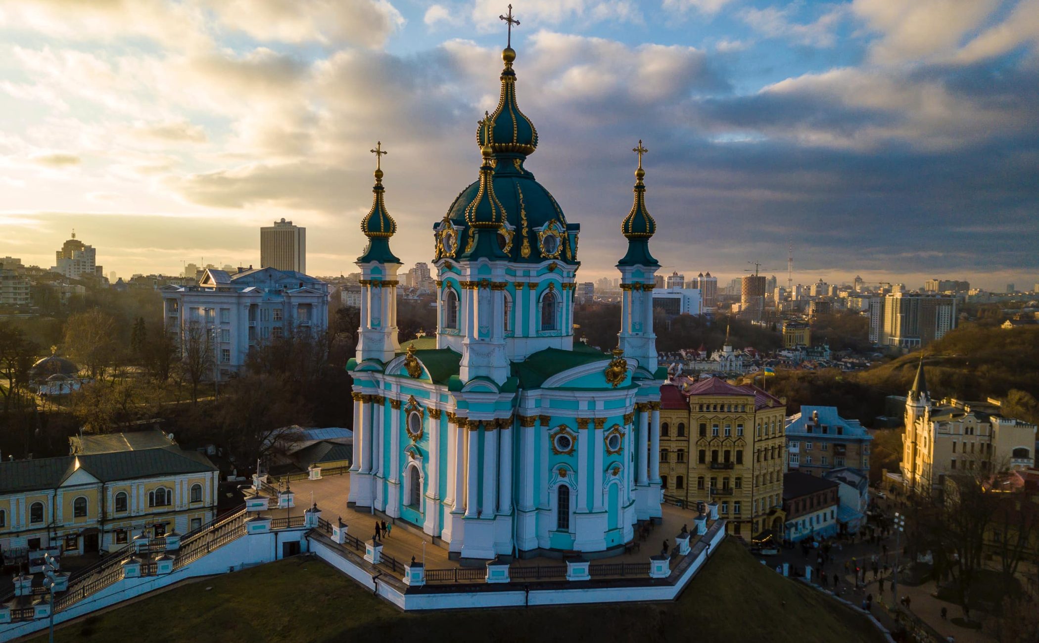 Андріївська церква та розкішна панорама Києва