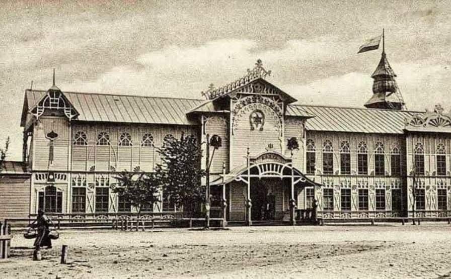 Перша будівля іподрому на Печерську