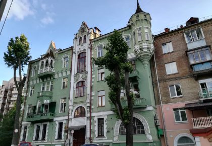 Будинок з котами у Києві