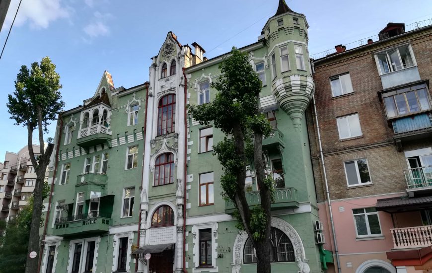 Будинок з котами у Києві