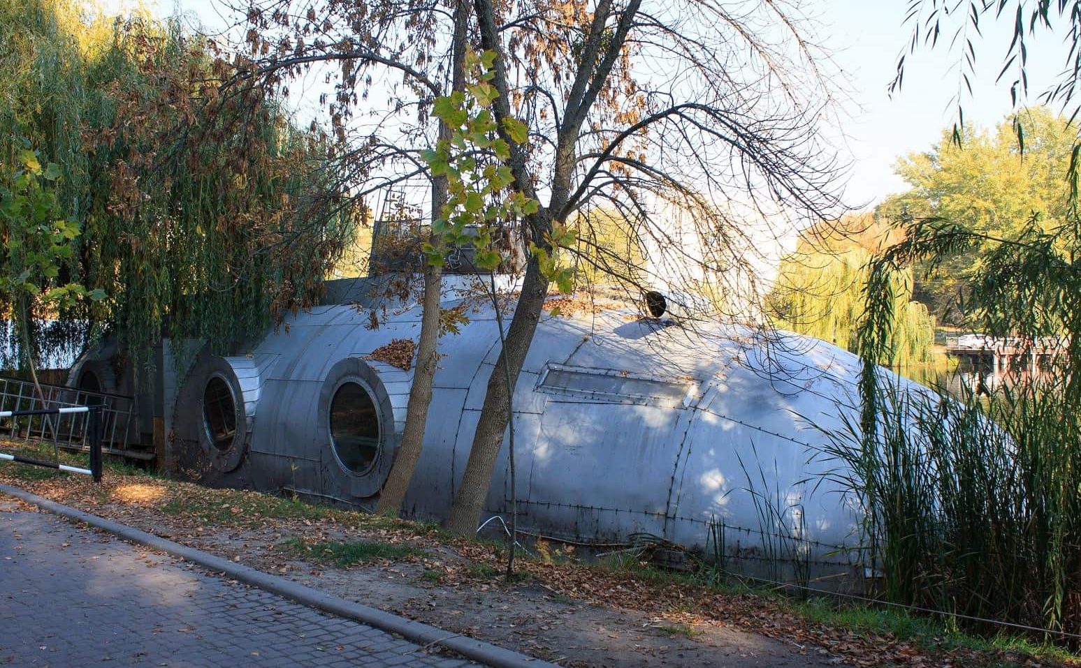 Підводний човен у Голосіївському парку