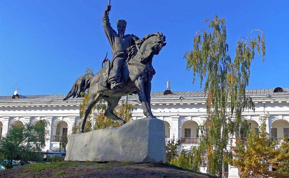 Памʼятник гетьману Петру Кошевичу-Сагайдачному на Контрактовій площі
