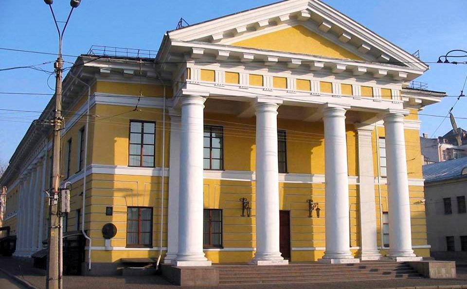 Контрактовий дім на Подолі у Києві