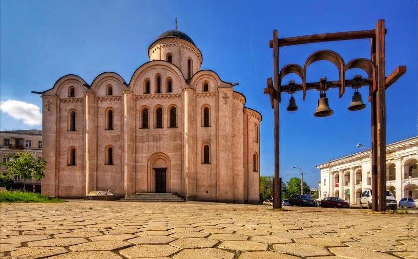 Церква успіння богородиці Пирогощі на Контрактовій площі