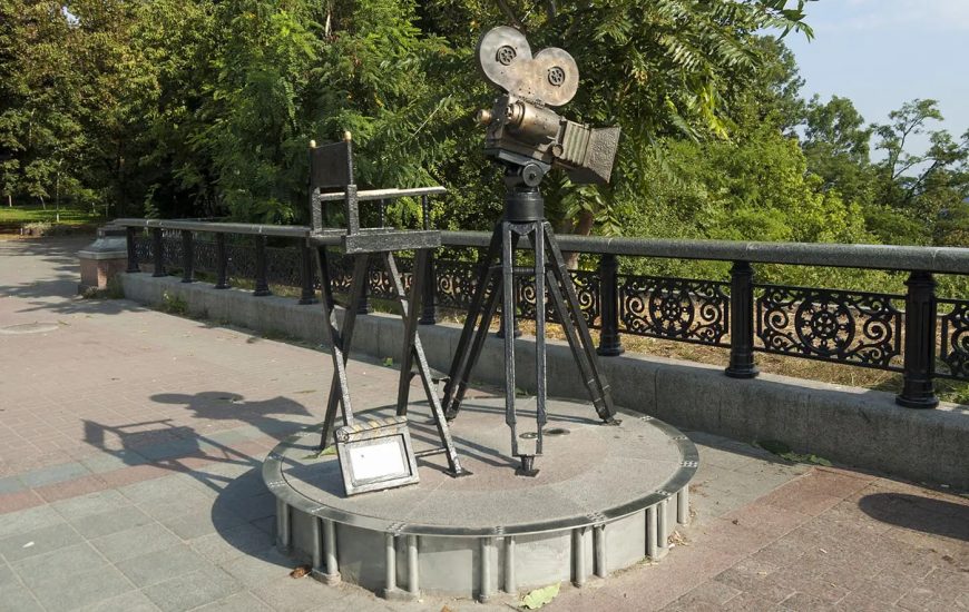 Пам'ятник "Режисер. Спостерігач" у Маріїнському парку - верхня частина