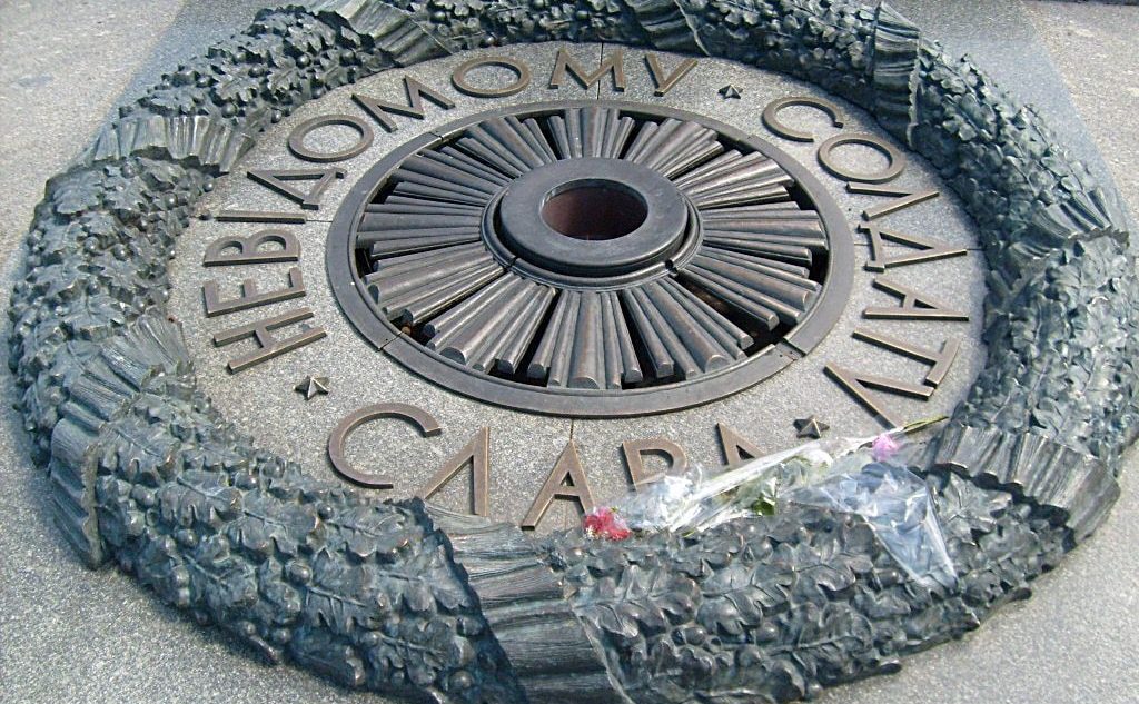 Вічний вогонь у Парку Вічної Слави в Києві