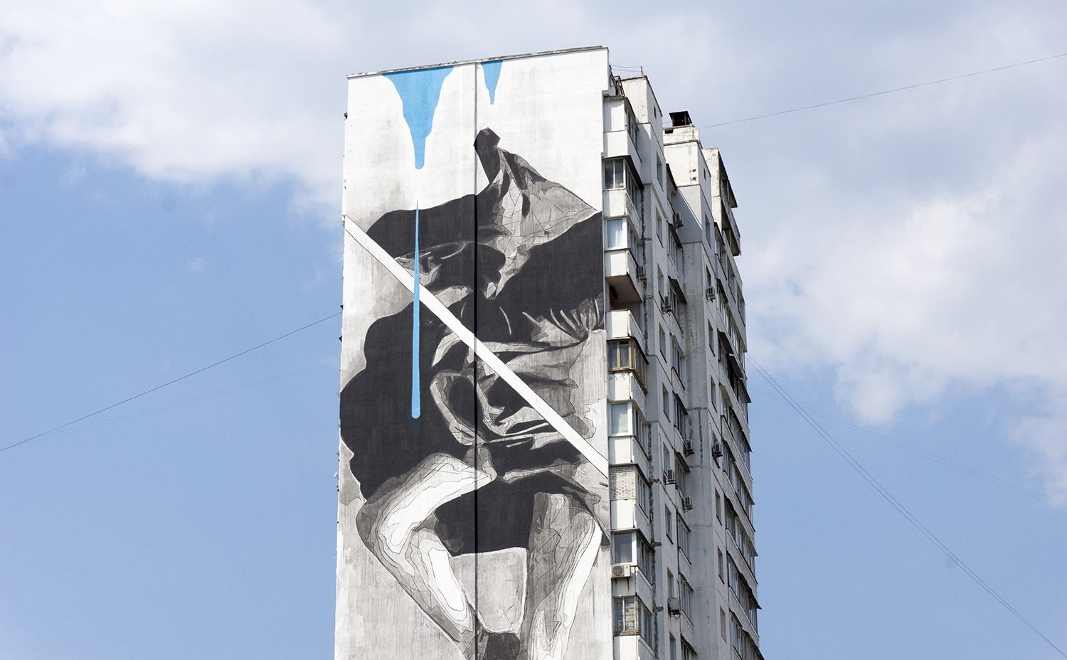 Мурал «Instability» на проспекті Миколи Бажана