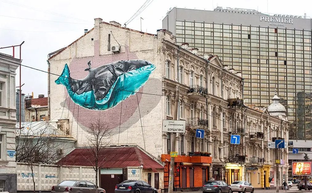 Мурал «Обтяжена машина»