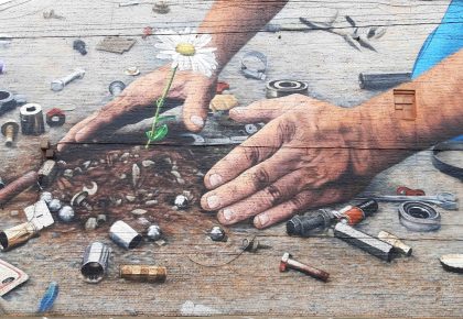 Мурал «Піднятися з бруду»