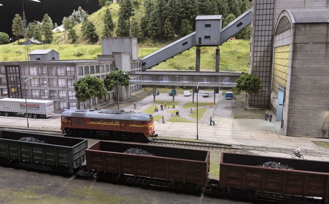 Вагони з вугіллям - Музей мініатюри Miniland.UA