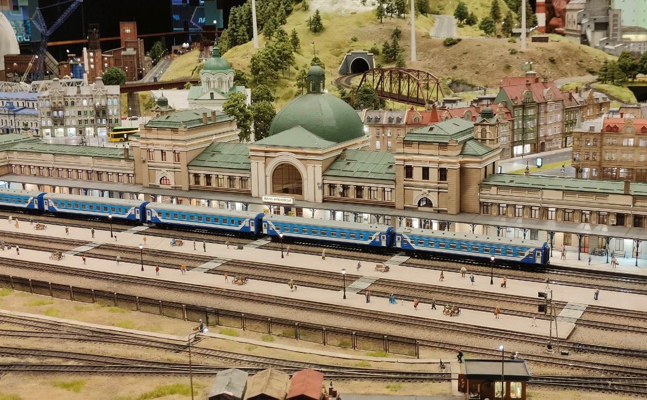 Залізничний вокзал - Музей мініатюри Miniland.UA