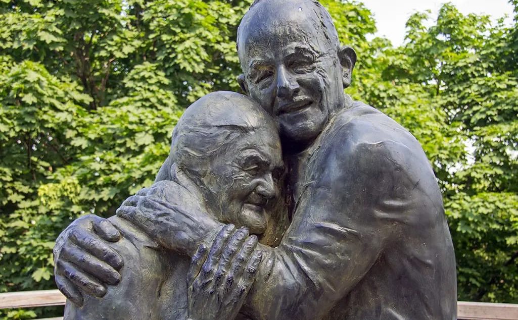 Пам'ятник вічному коханню у Києві