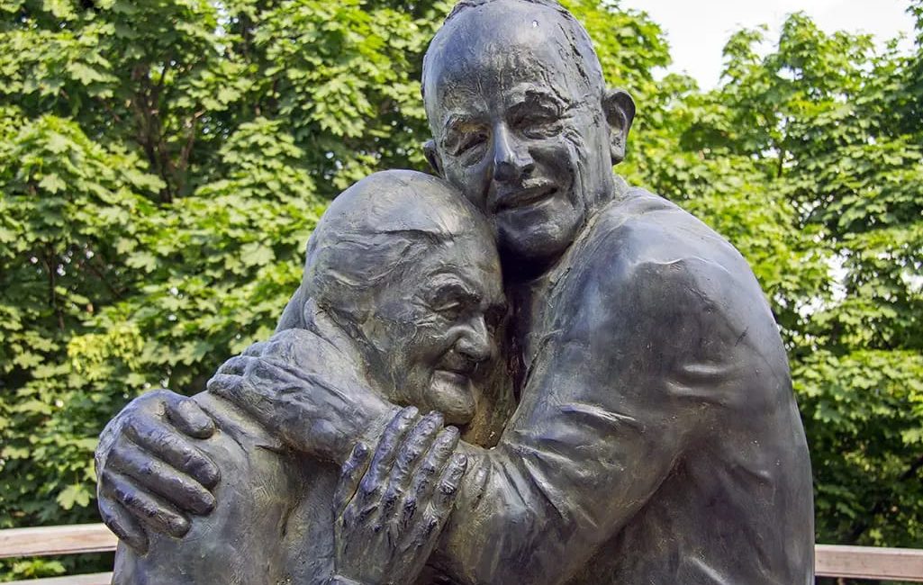 Пам'ятник вічному коханню у Києві