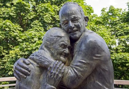 Пам'ятник вічному коханню у Києві