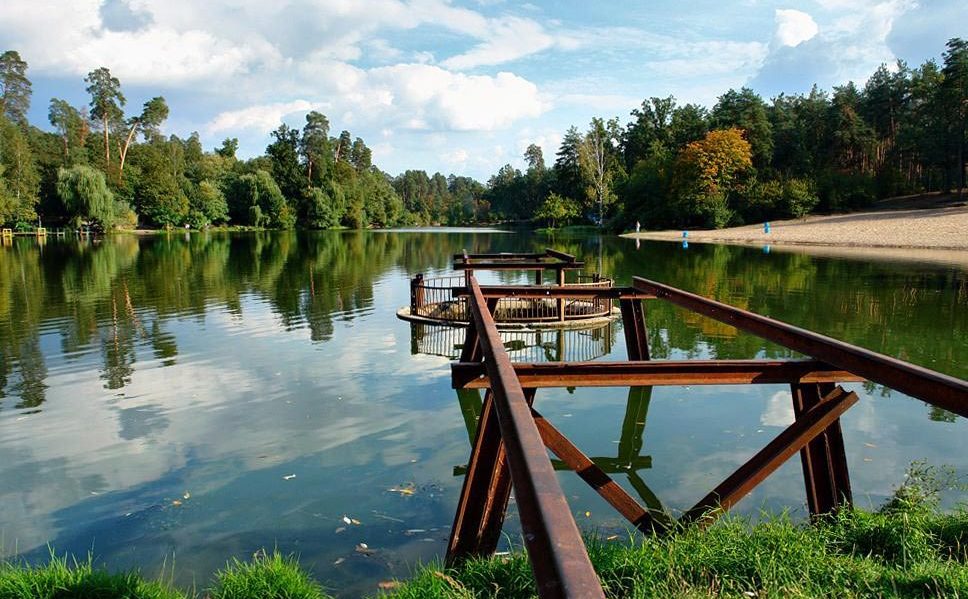 Сонячний день у парку Пуща-Водиця