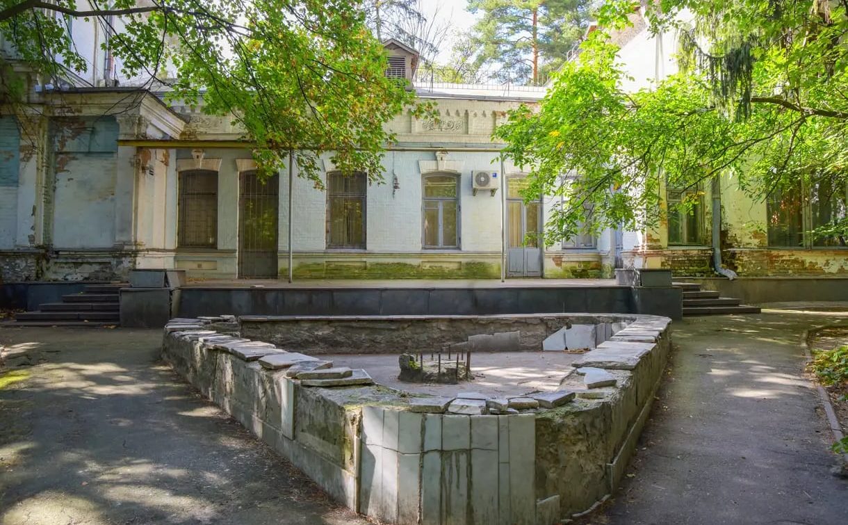 Задній двір дачі Хрущова