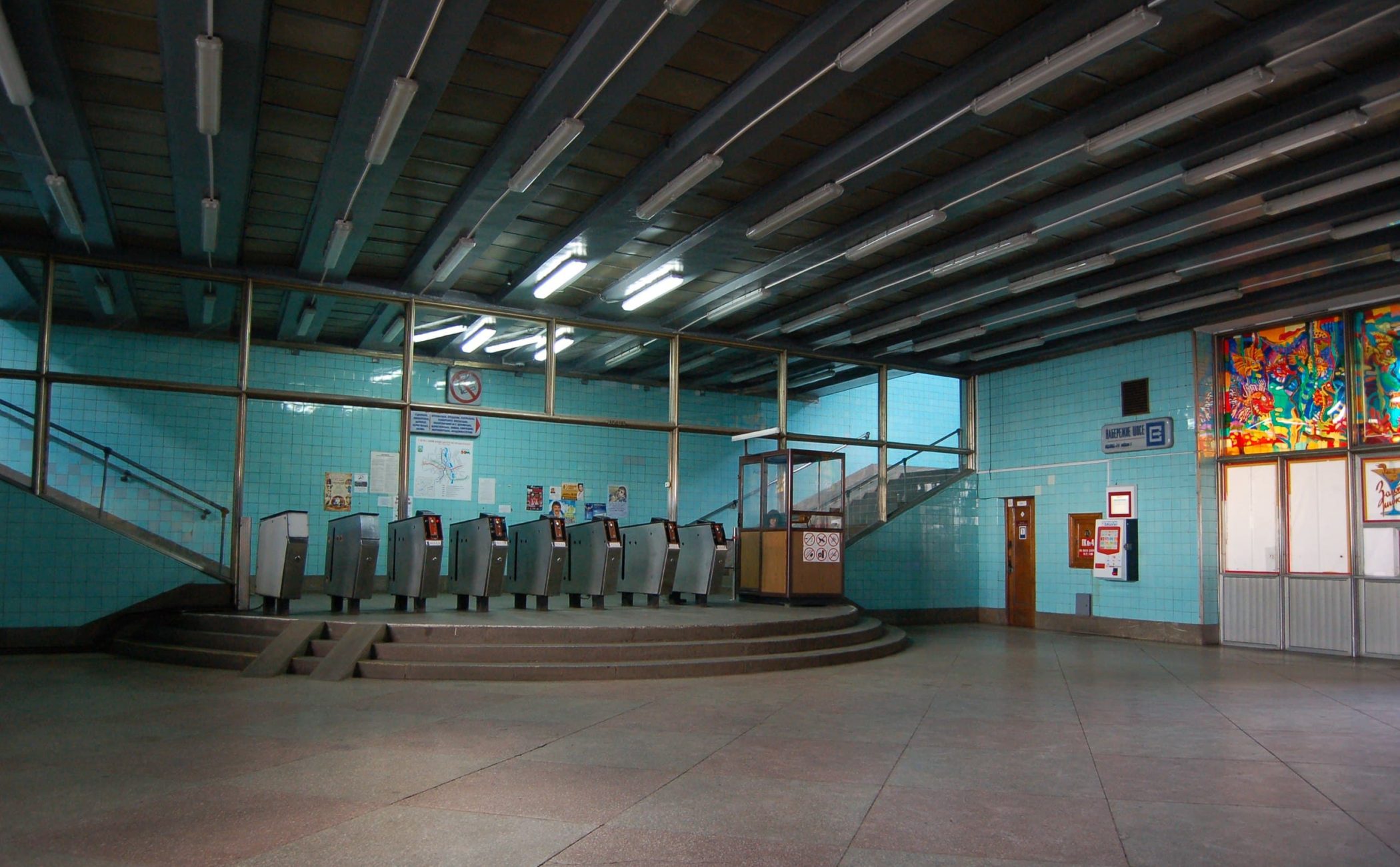 Вестибюль станції метро «Дніпро» у Києві