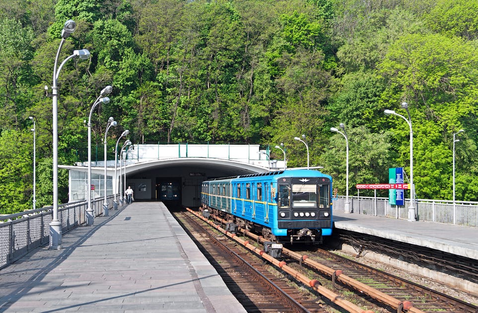 Станція метро «Дніпро»