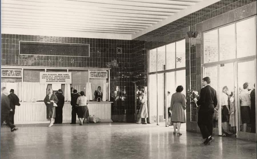 Касова зала станціяї метро «Хрещатик» у 1960-ті роки