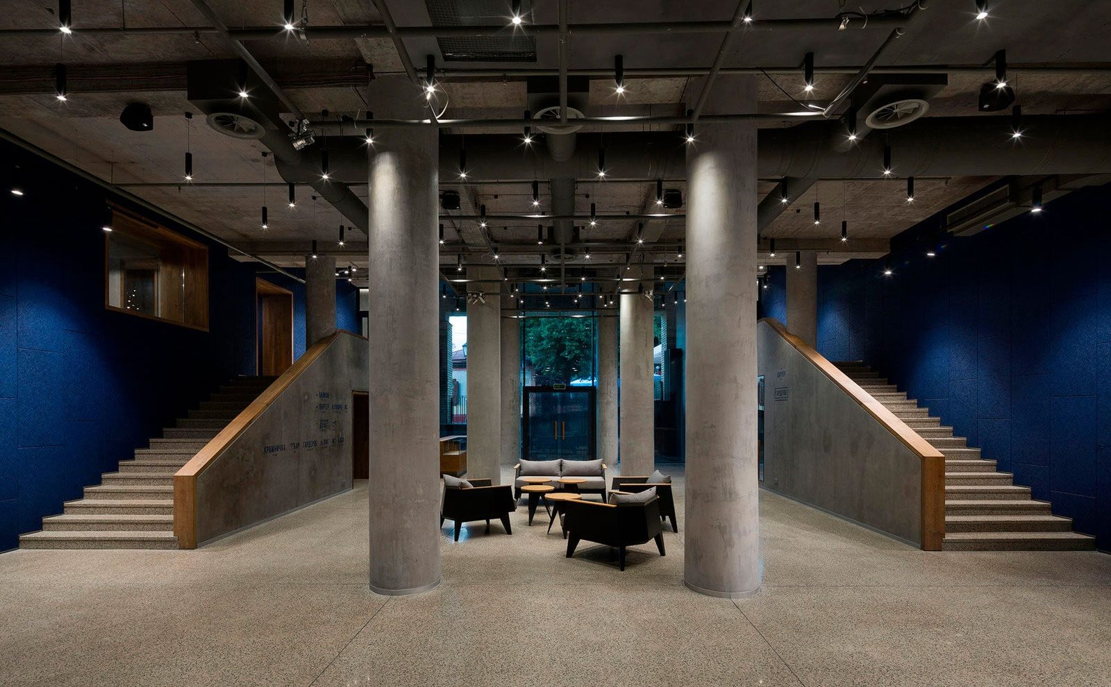 Театр на Подолі — сучасна сцена в самому серці Андріївського узвозу