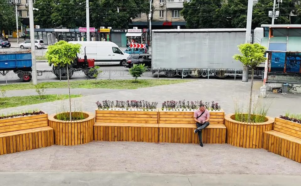 Парклет на Дарницькій площі у Києві - нова зона для відпочинку