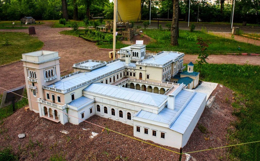 Лівадійський палац - «Україна в мініатюрі»