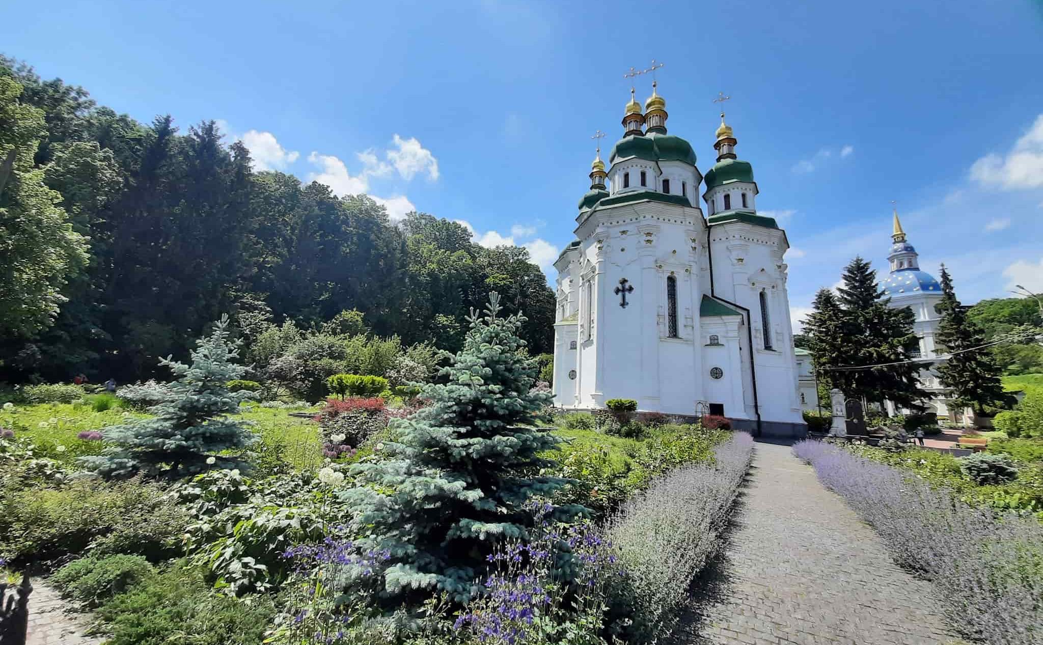 Храм на території Видубицького монастиря
