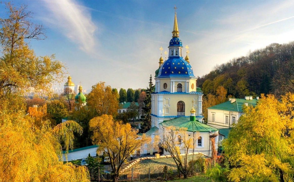 Видубицький монастир восени