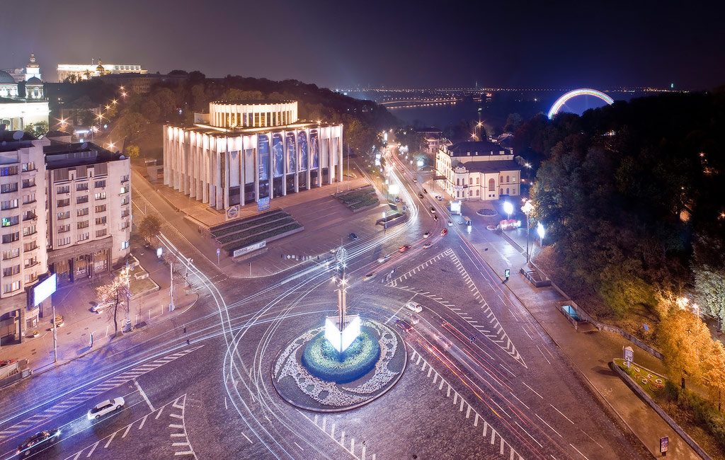Вид на Європейську площу у вечірній час