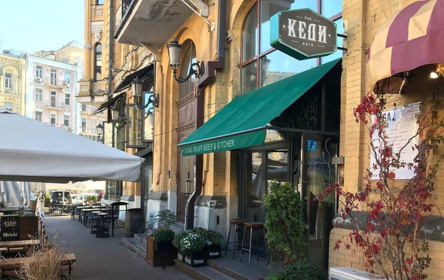 На Бессарабці зачиняють легендарний паб «Кеди»