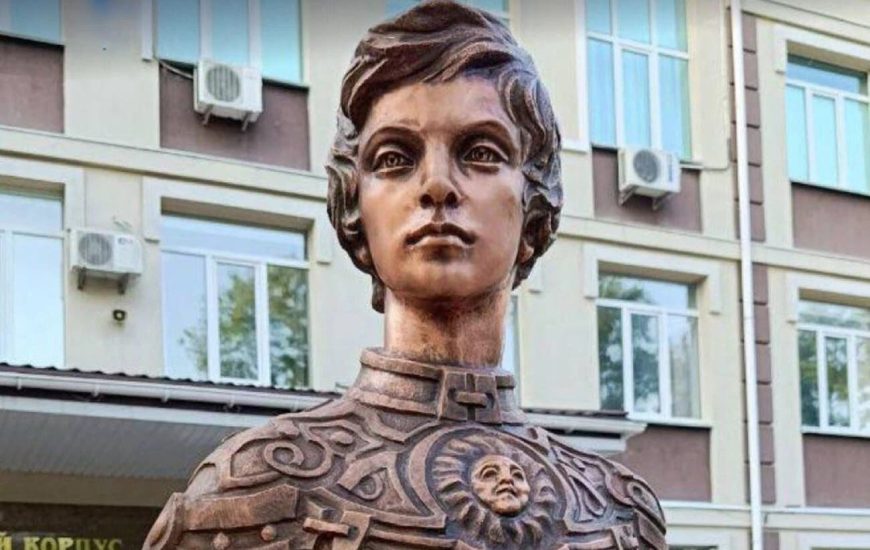 Пам’ятник юному князю Володимиру