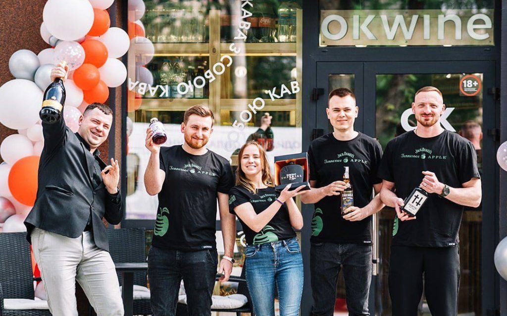 Робота в OKWINE: команда, яка має смак