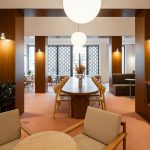 У кондитерській O’CAKE на Подолі з’явився керамічний мурал від WaOne