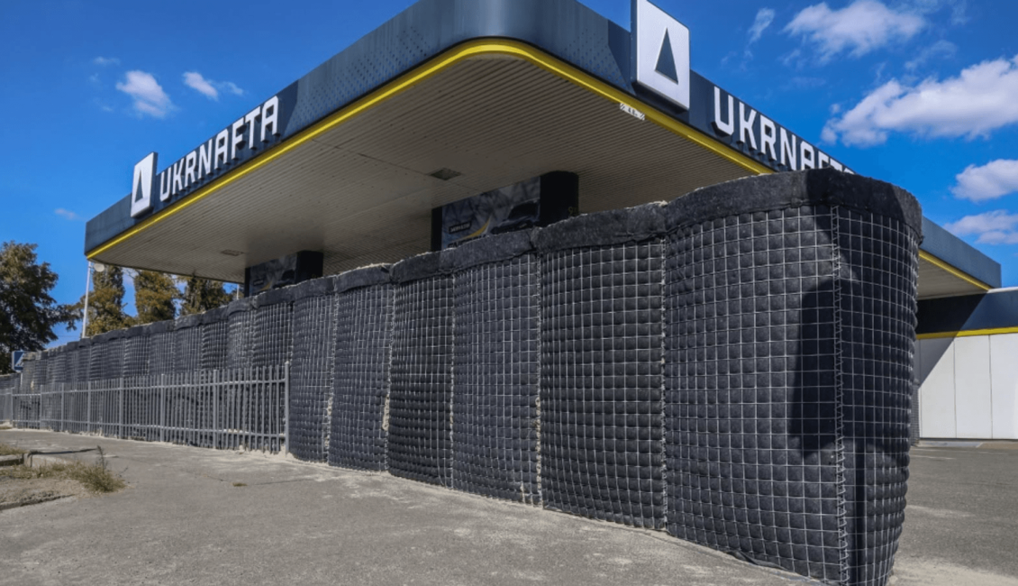 На АЗК «Укрнафти» у Києві та області встановлюють бетонні укриття