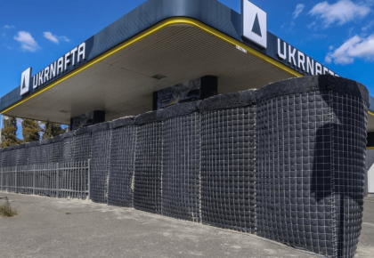 На АЗК «Укрнафти» у Києві та області встановлюють бетонні укриття